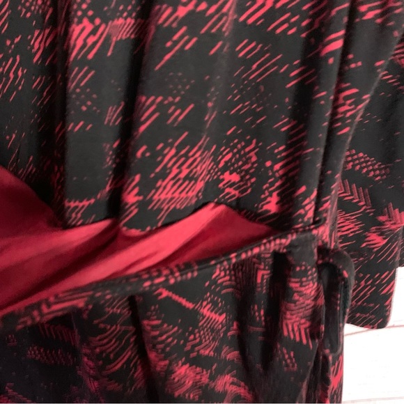 Torrid Red Black Abstract Wrap Dress Size 4 | 4X - Picture 4 of 6